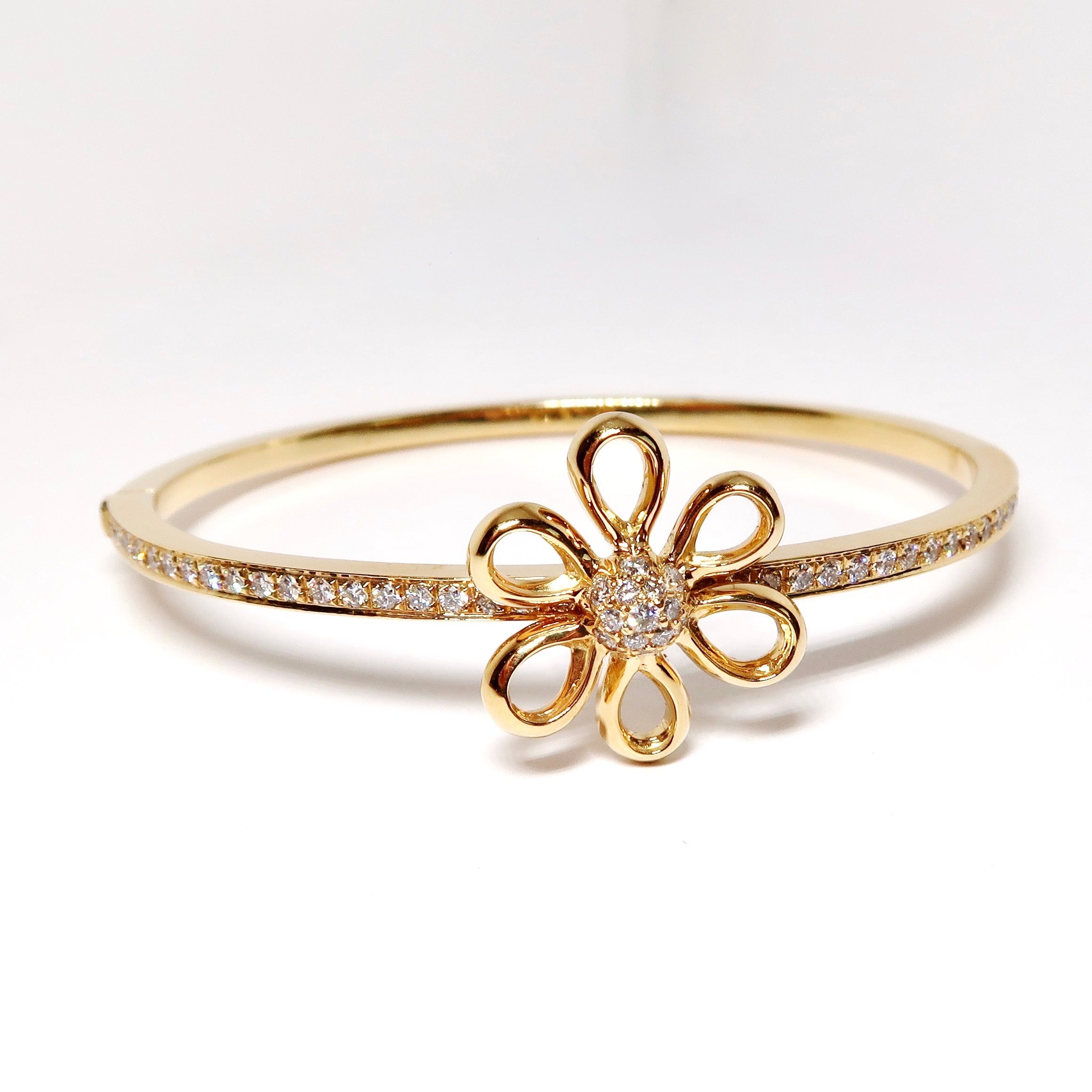 18k Yellow Gold Diamond Flower Bangle