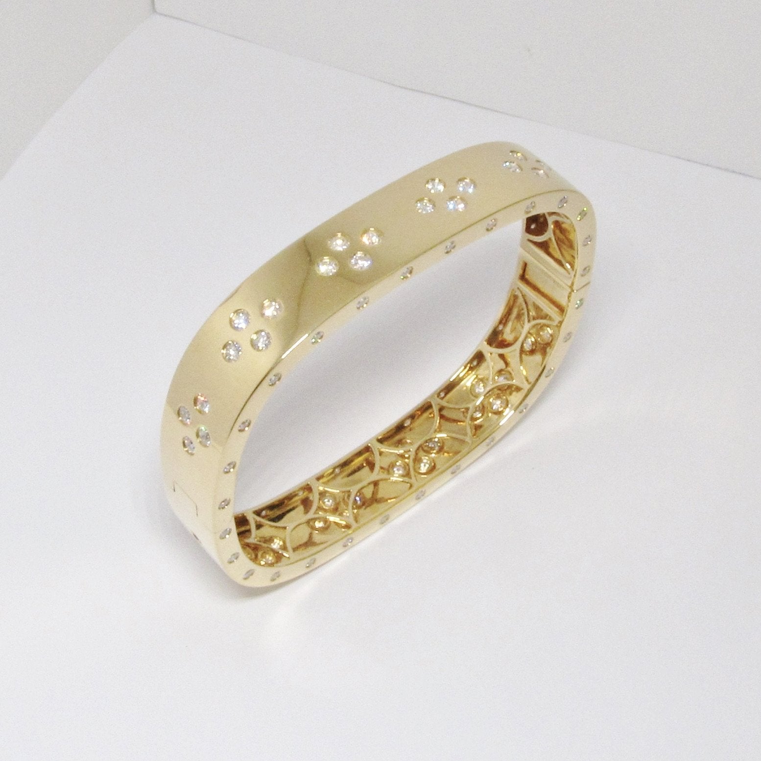 18k Yellow Gold Diamond Bangle