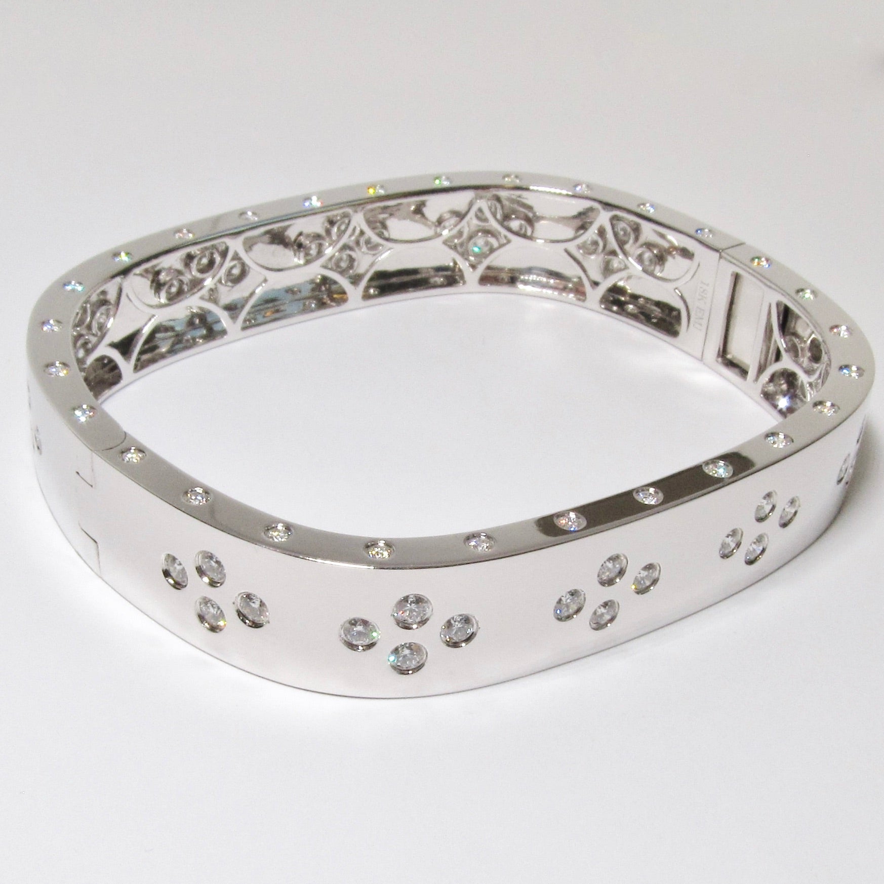 18k White Gold Diamond Bangle Bracelet