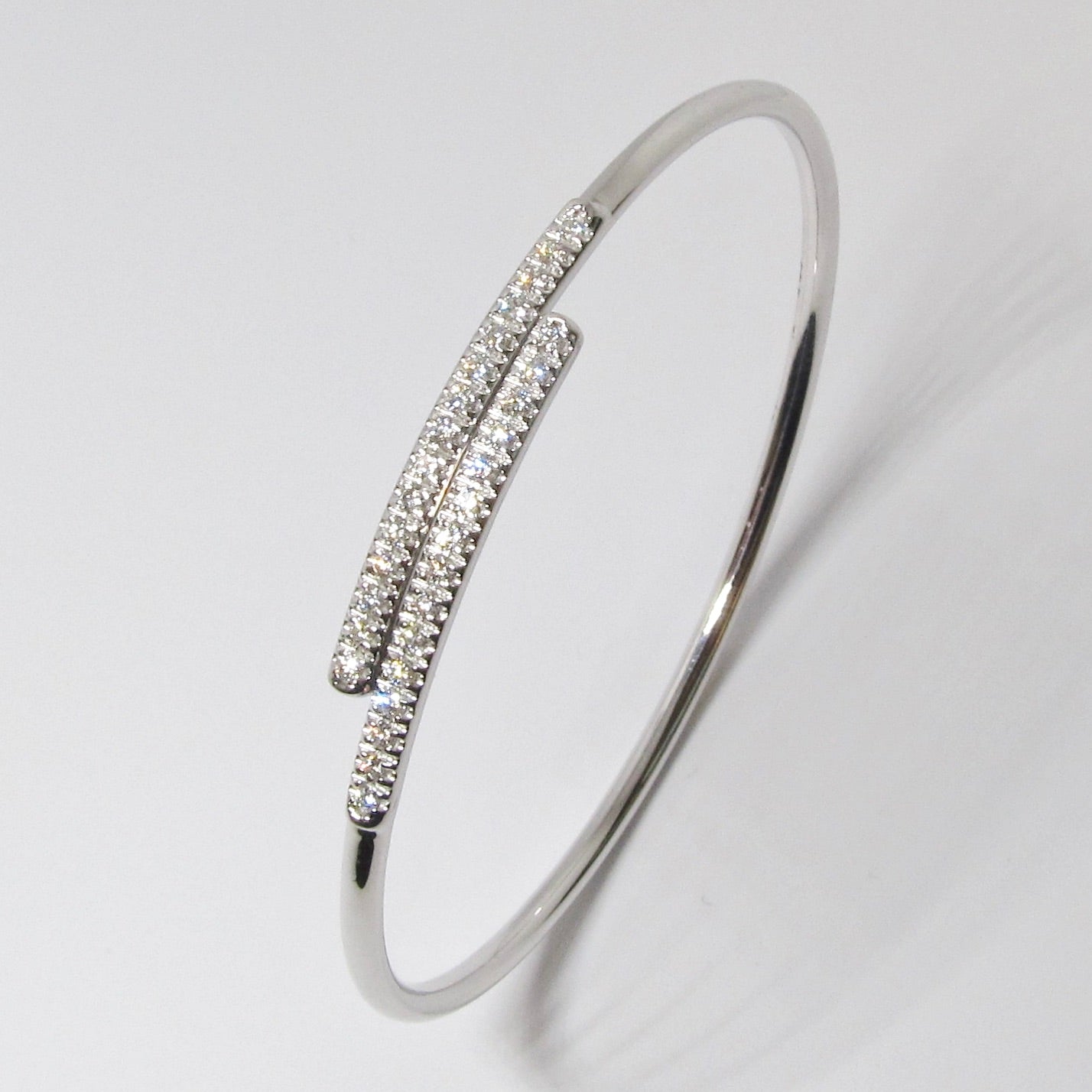 18k White Gold Bangle with 30 Diamonds