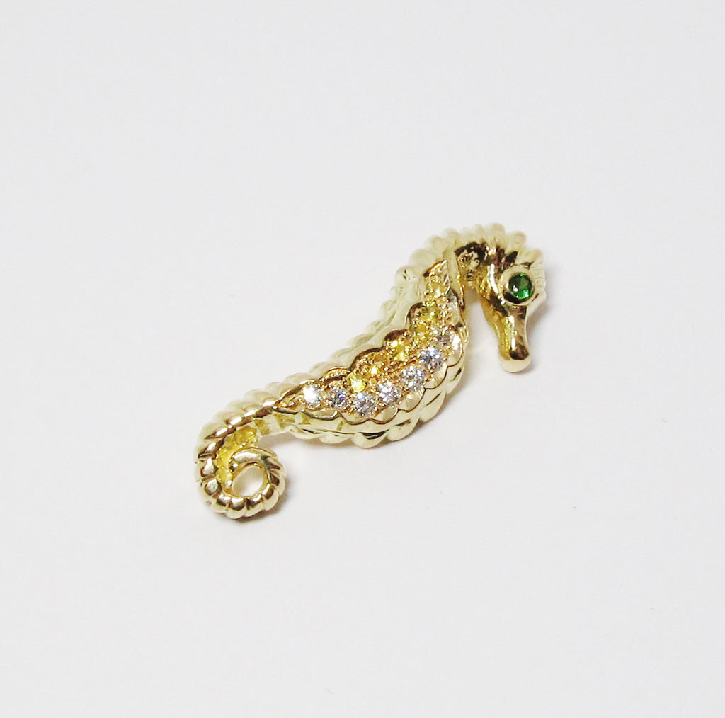 18k Yellow Gold Single Small Seahorse Pendant
