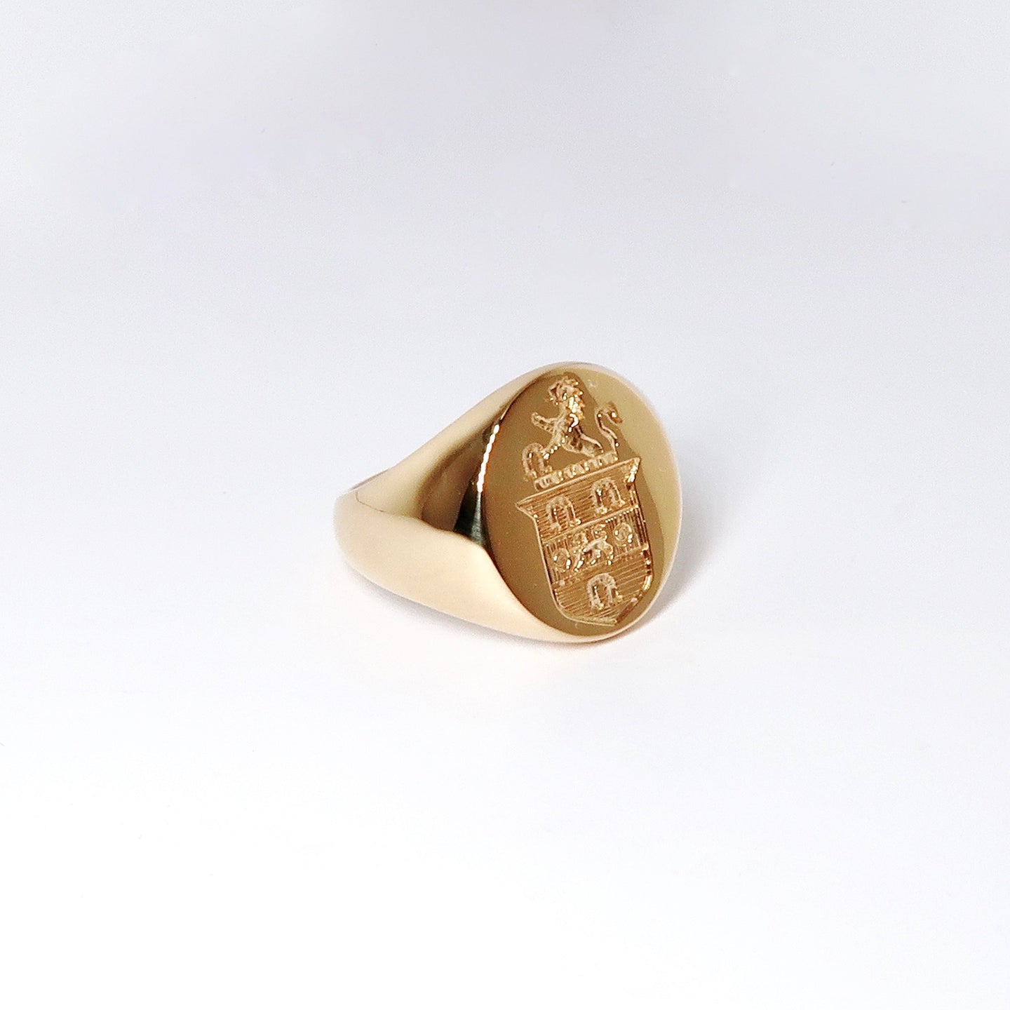18k Yellow Gold Oval Crest Ring, with Engraved Family Crest
