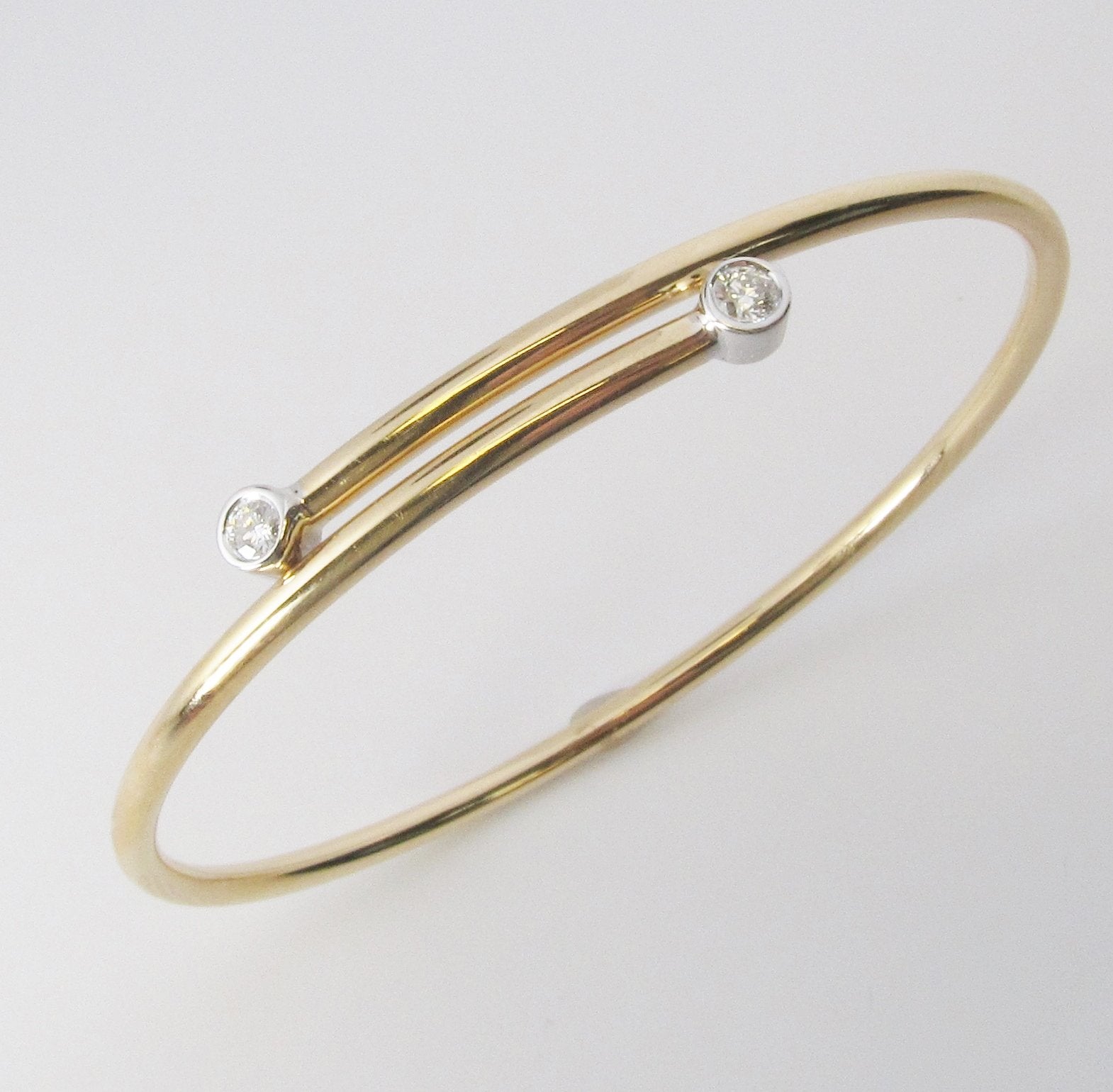 18k Yellow Gold Bangle with 2 Round Diamonds
