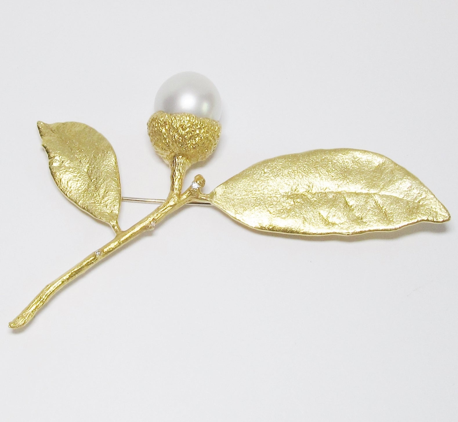 19k Yellow Gold & 18k Green Gold Acorn & Leaf Brooch