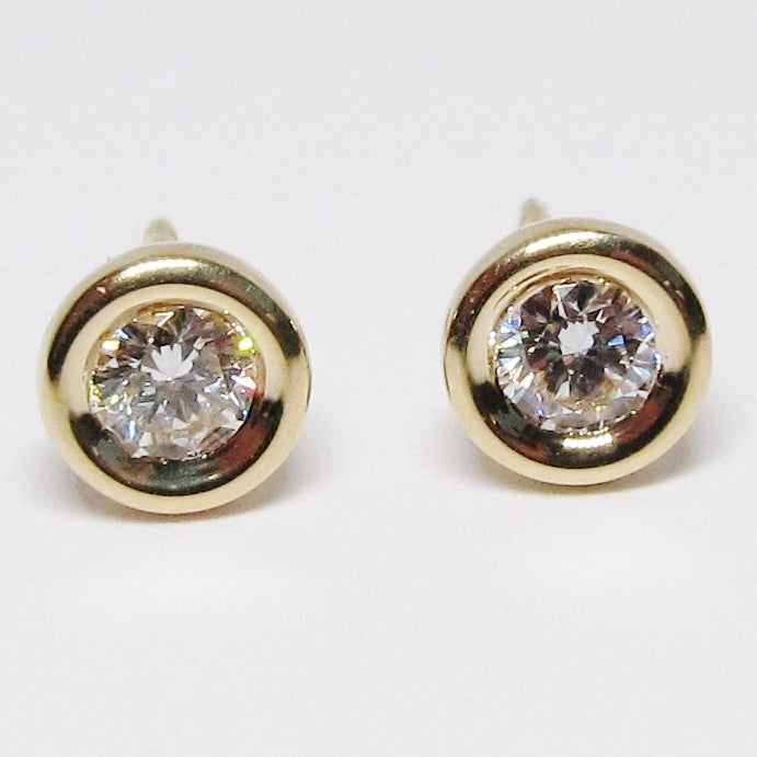 18k Gold Stud Earrings (Available in White and Yellow Gold)