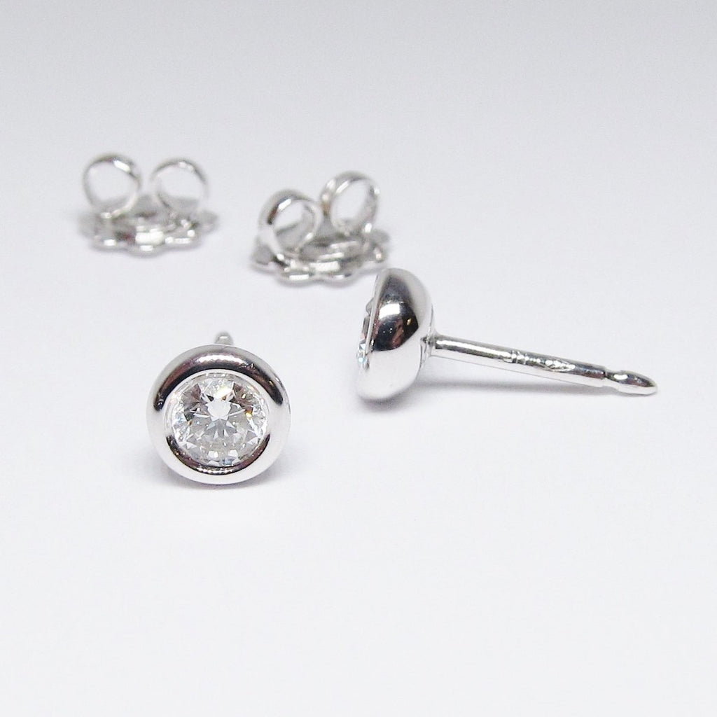 18k Gold Stud Earrings (Available in White and Yellow Gold)