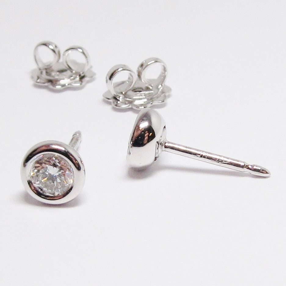 18k Gold Stud Earrings (Available in White and Yellow Gold)