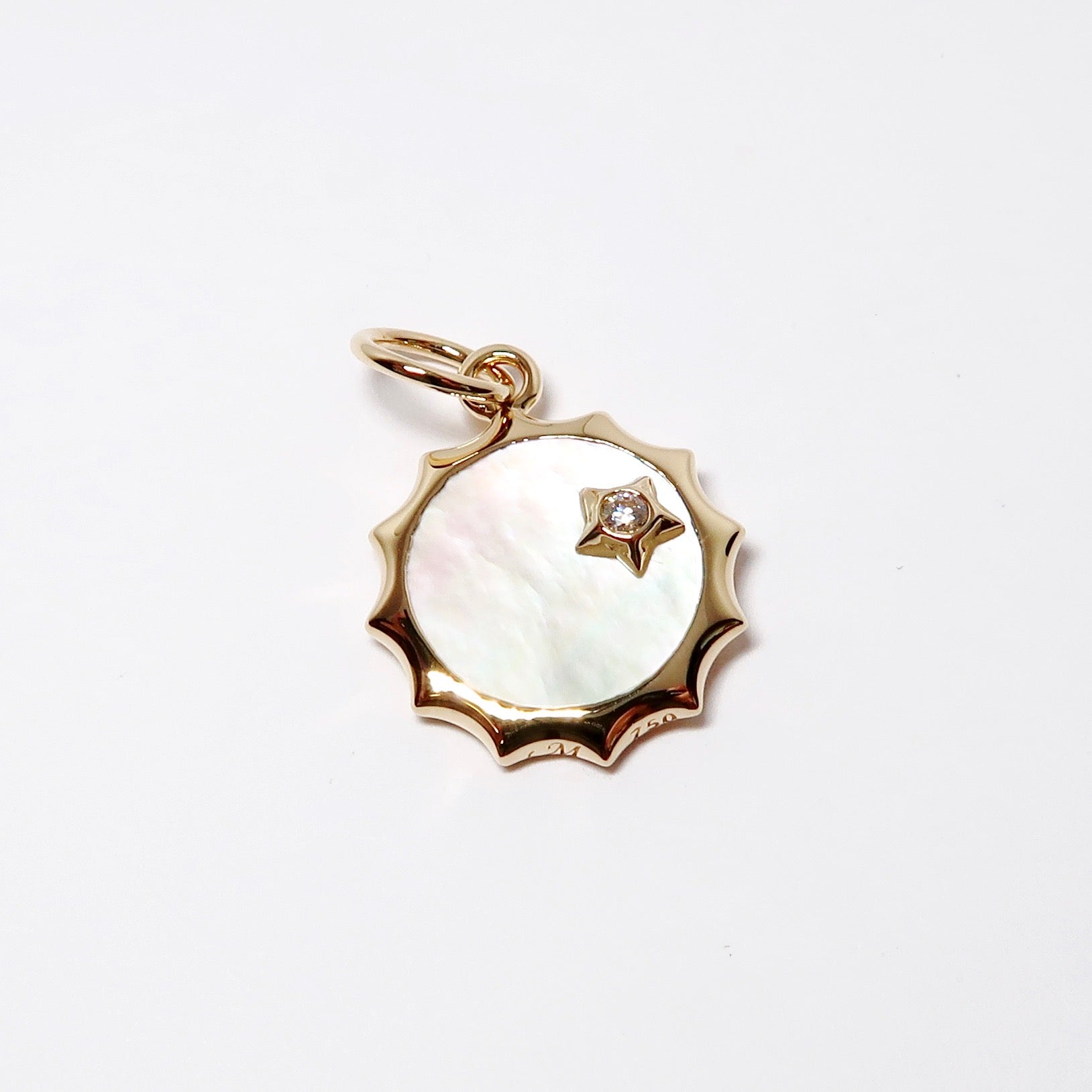 18k Yellow Gold Sun Shaped Pendant