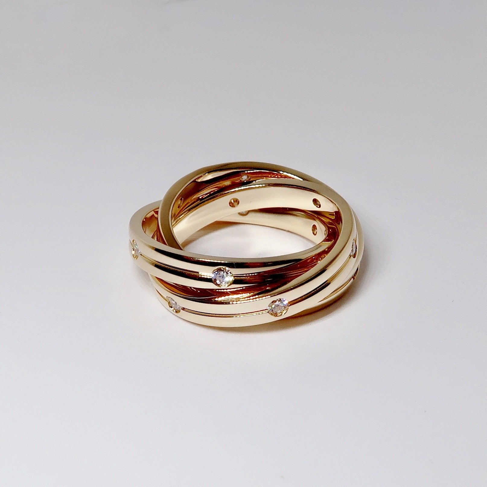 Diamond Double Interlocking Roll-on Ring with Round Diamonds