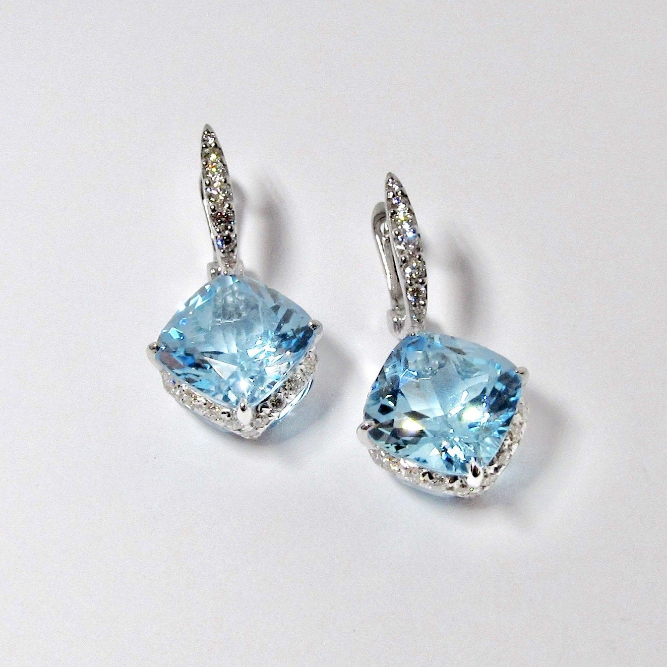 18k White Gold Blue Topaz Dangle Earrings