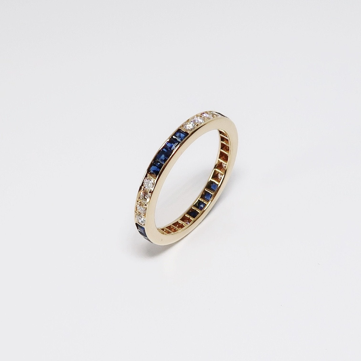 18k Yellow Gold Alternating Diamond Ring
