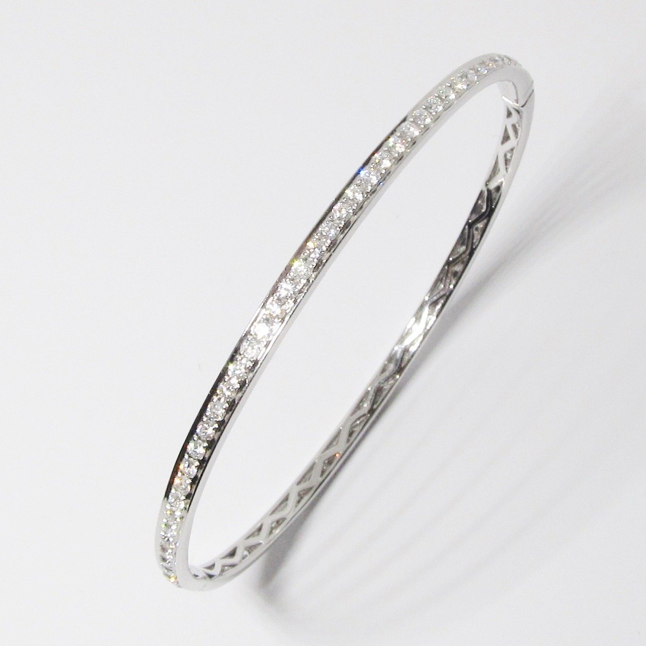 18k White Gold Diamond Bangle