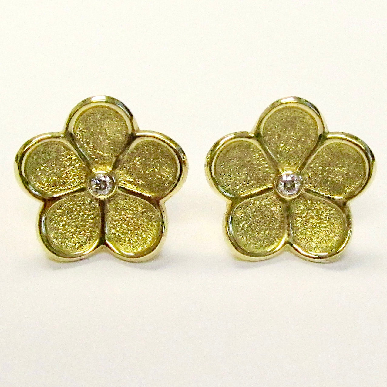 18k Yellow Gold Large Daisy Studs