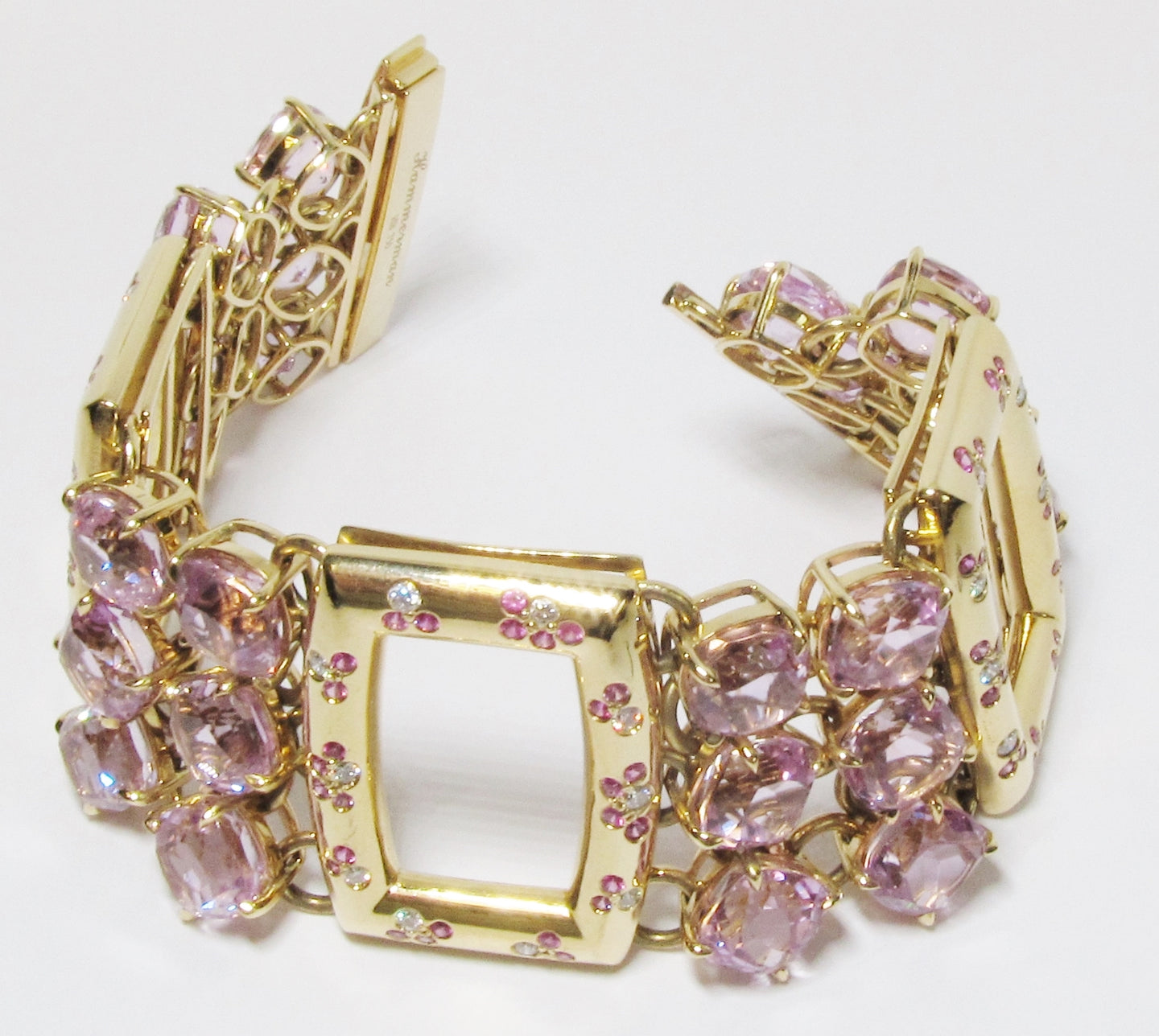 Pink Diamond and Yellow Gold Bracelet
