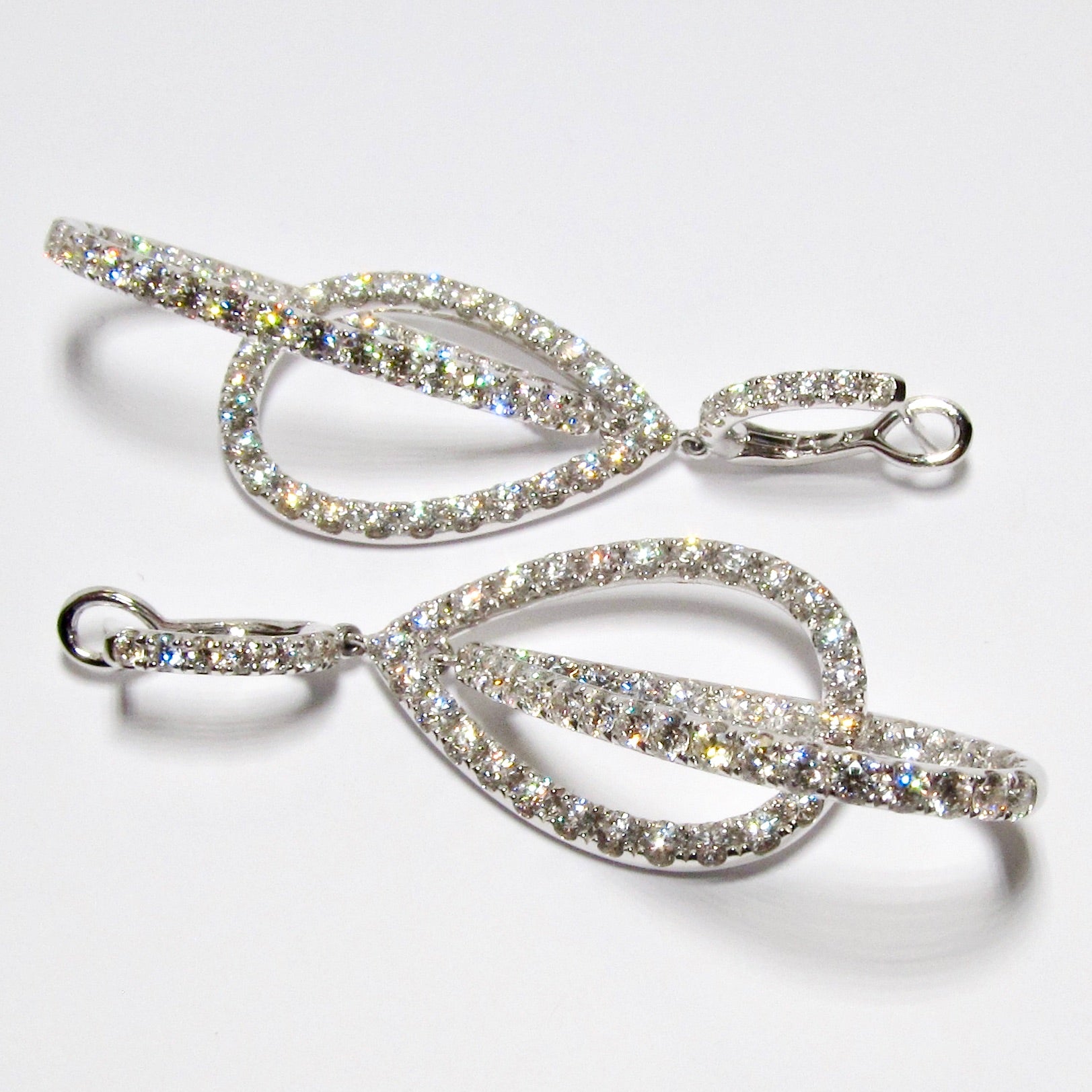 18k White Gold Diamond Dangle Earrings
