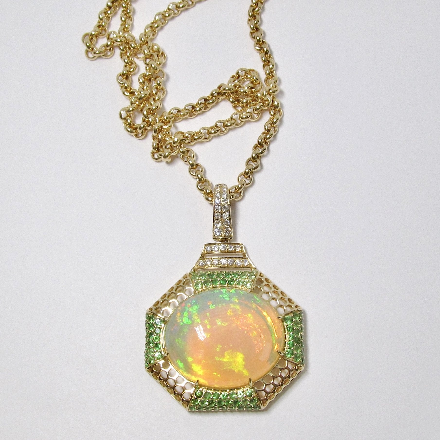 18k Yellow Gold & Opal Pendant Necklace