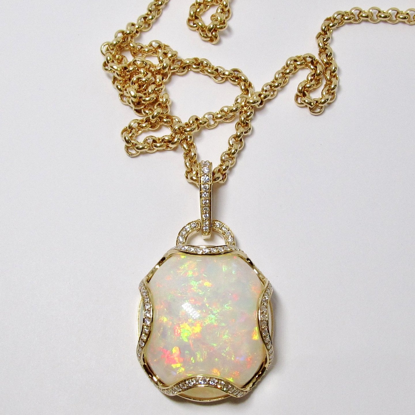 18k Yellow Gold & Opal Pendant Necklace