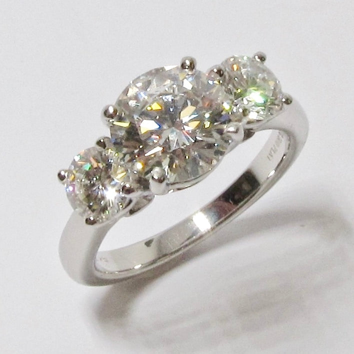 Round Diamond 3-Stone Ring