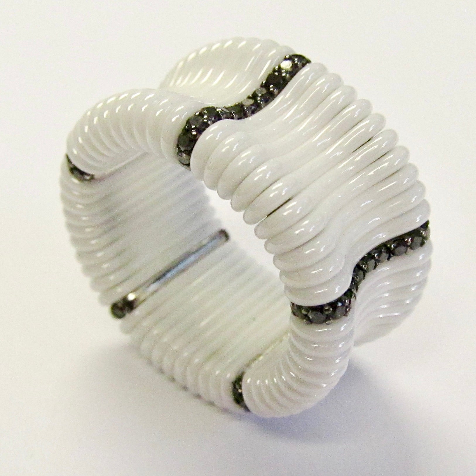 18k White Gold Stretch Ring