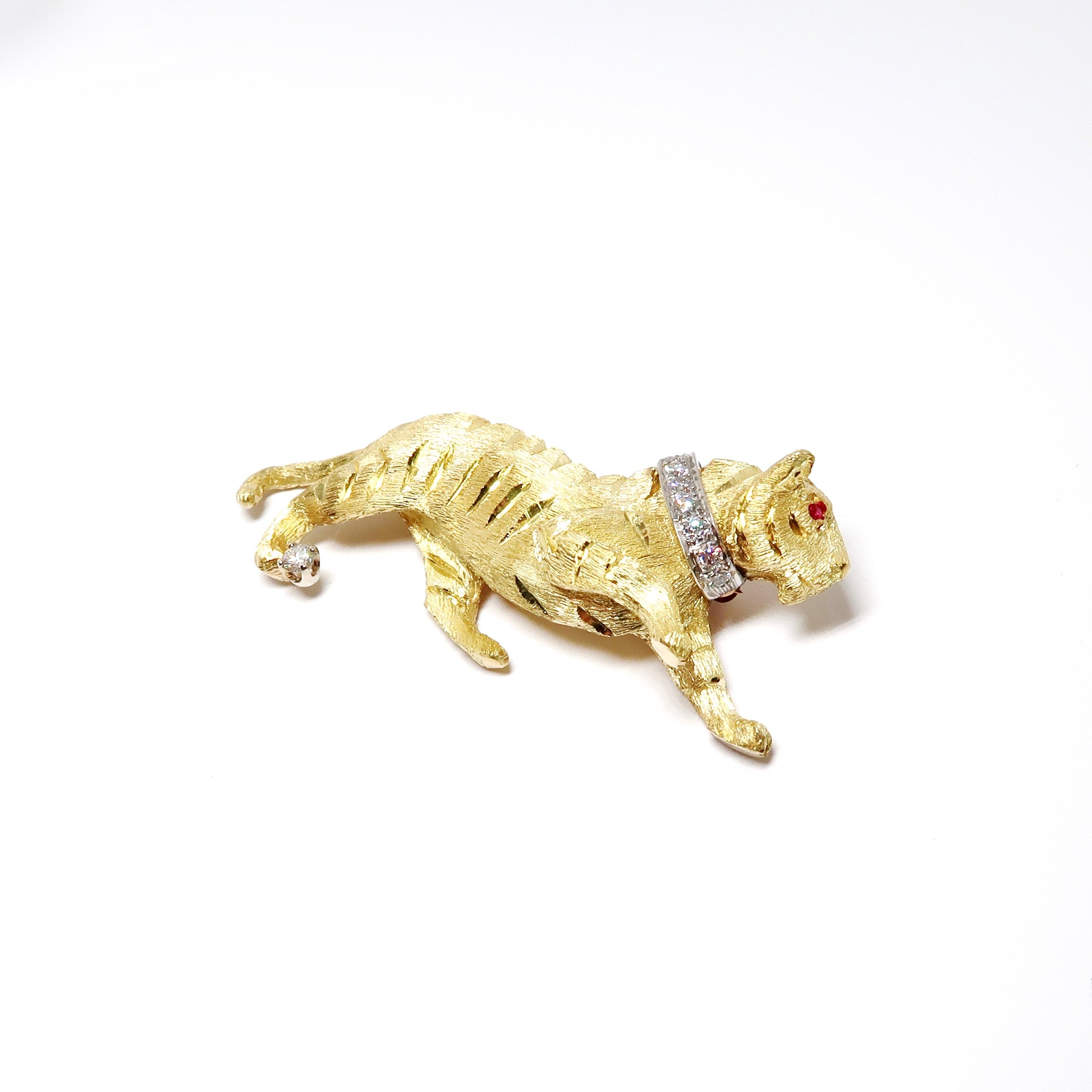 Yellow Gold Tiger Pin