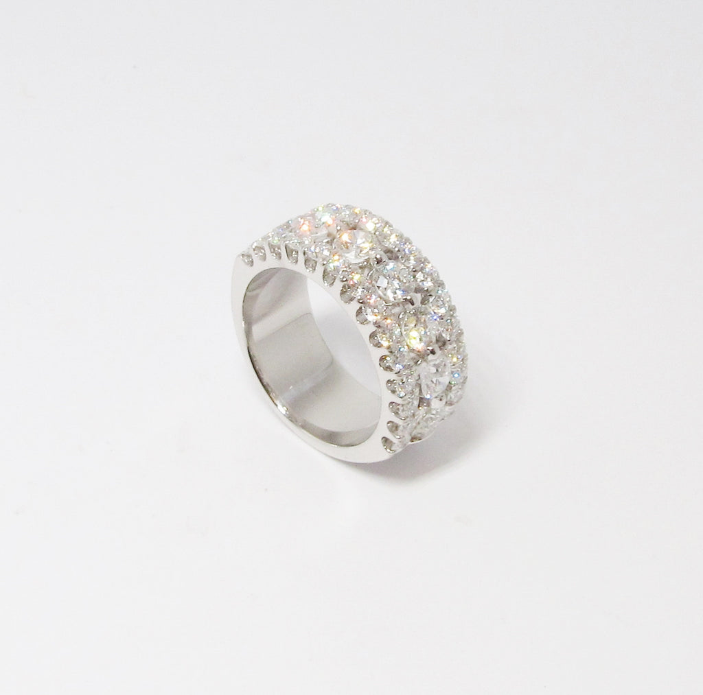 18k White Gold Diamond Band