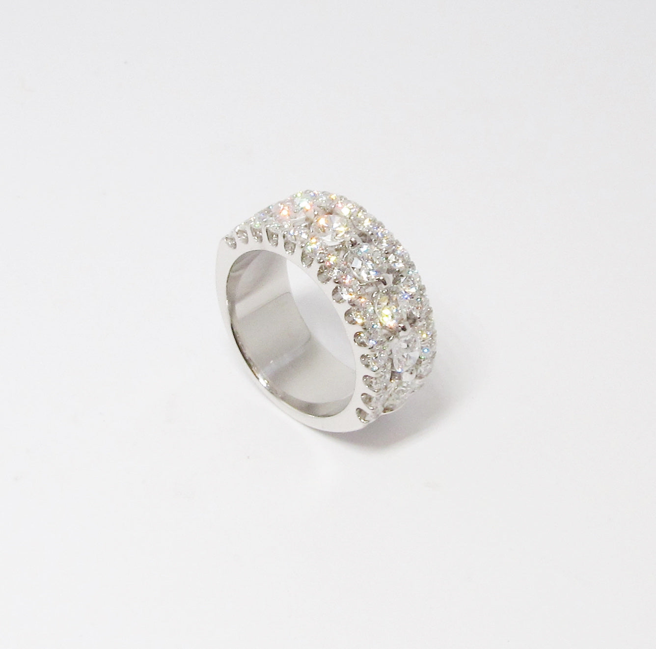 18k White Gold Diamond Band