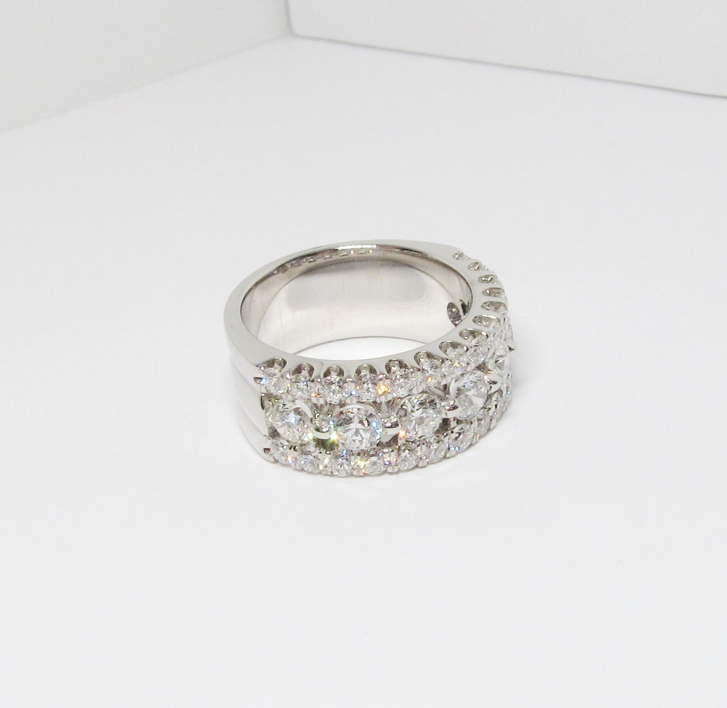 18k White Gold Diamond Band