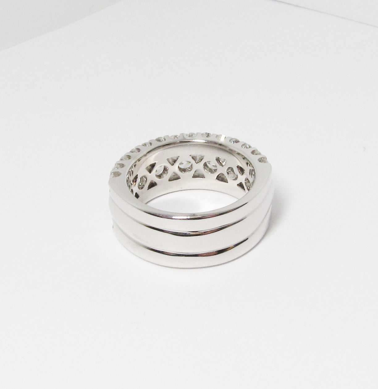 18k White Gold Diamond Band