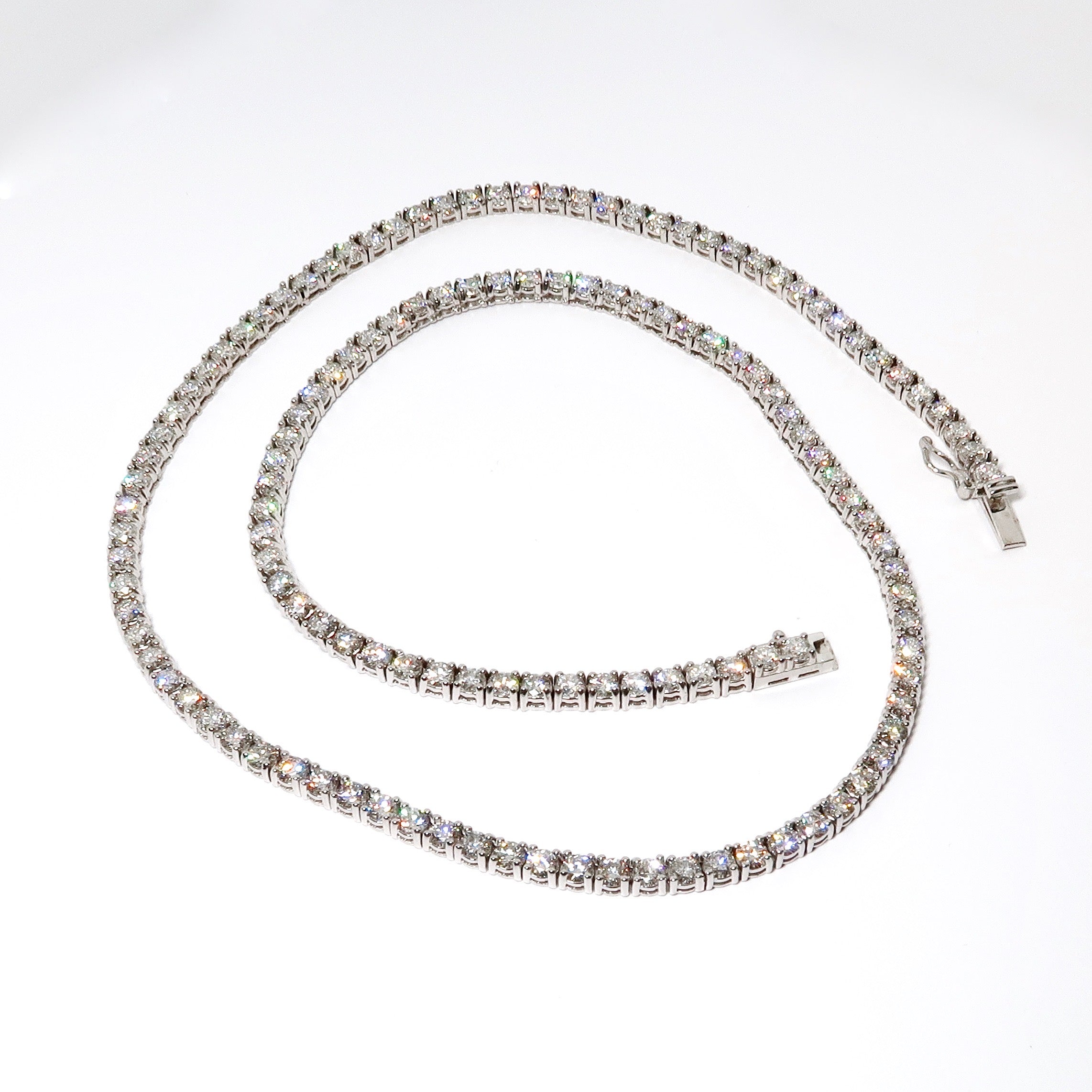 Round Diamond Straight Line Necklace