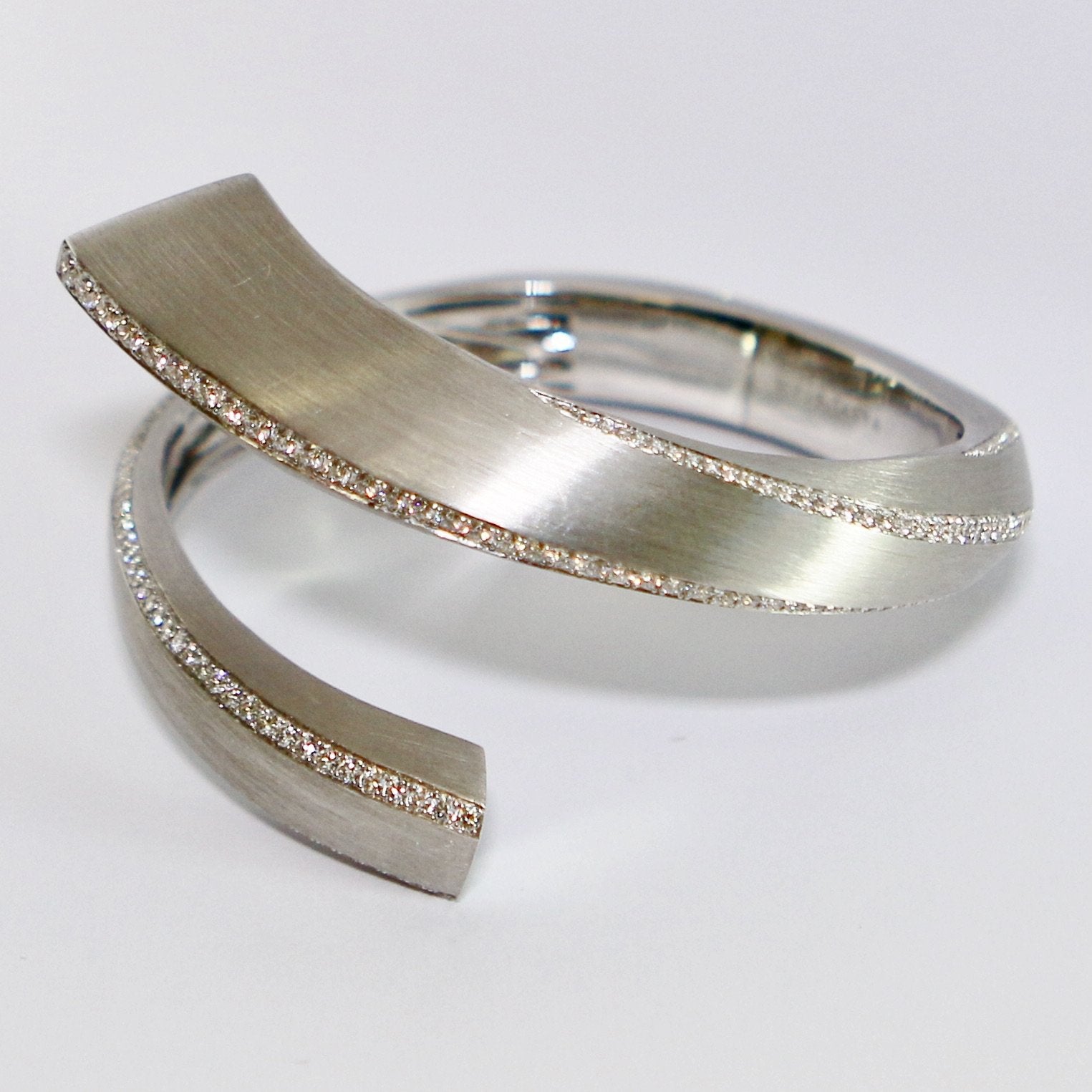 18k White Gold Bypass Bangle
