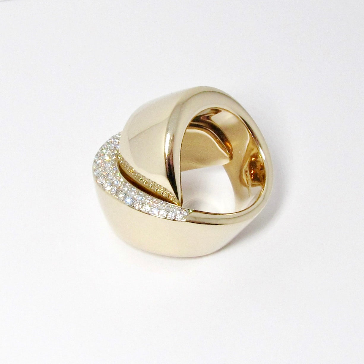 18k White Gold Abbraccio Diamond Twist Ring