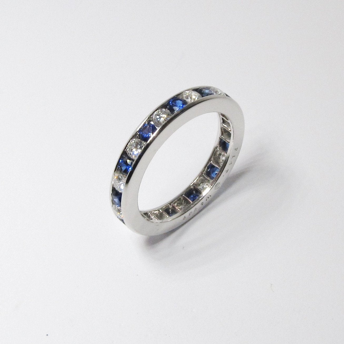 Platinum Alternating Round Diamond Ring